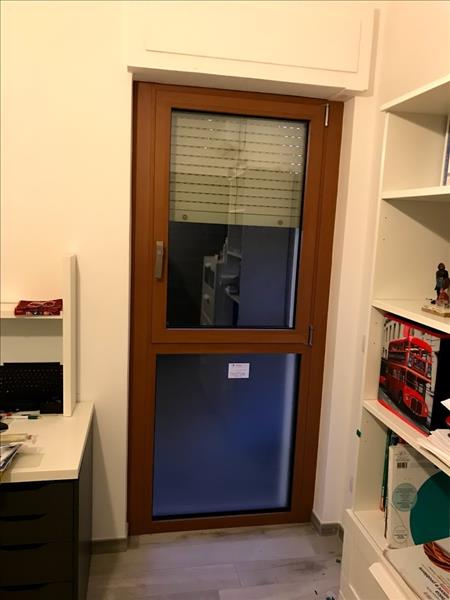 Infisso in alluminio tinto legno