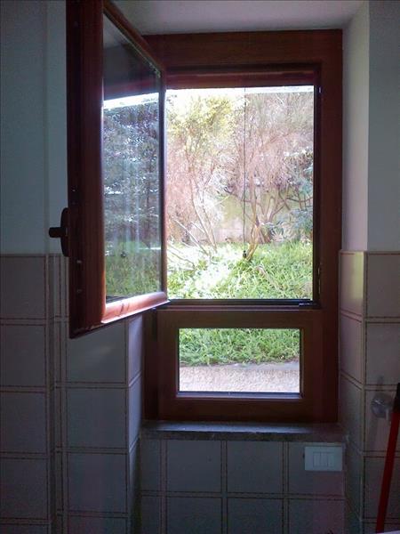 Infisso in alluminio a doppia apertura orizzontale