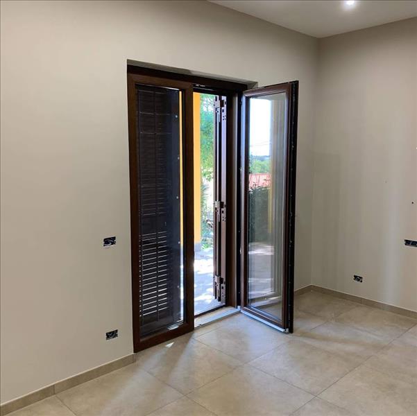 Portafinestra in pvc tinto legno noce